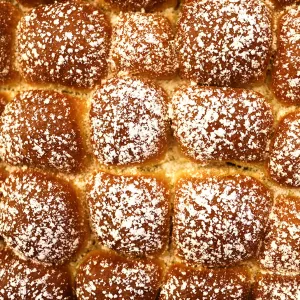 buchteln buns with sugar on top