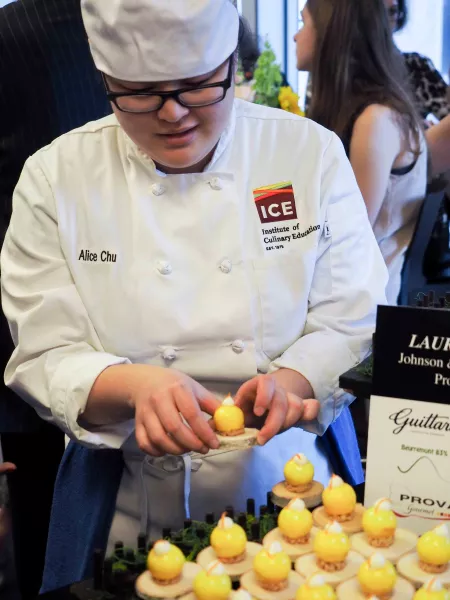  ICE students volunteer with top culinary talent